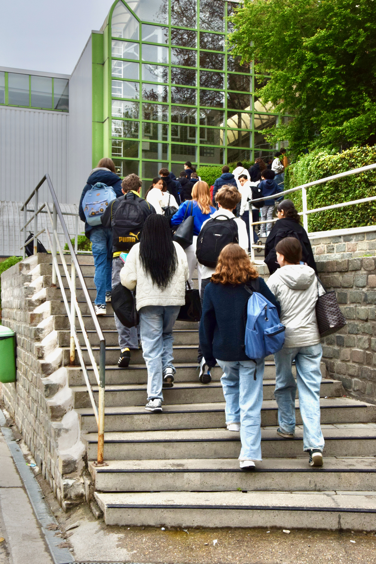 Vue du Collège Saint-Pierre à Uccle, établissement scolaire privé à Bruxelles.